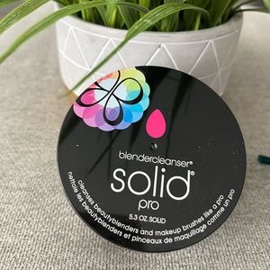 beautyblender Blendercleanser Solid Pro 5.3 oz solid cleanses beautyblenders and
